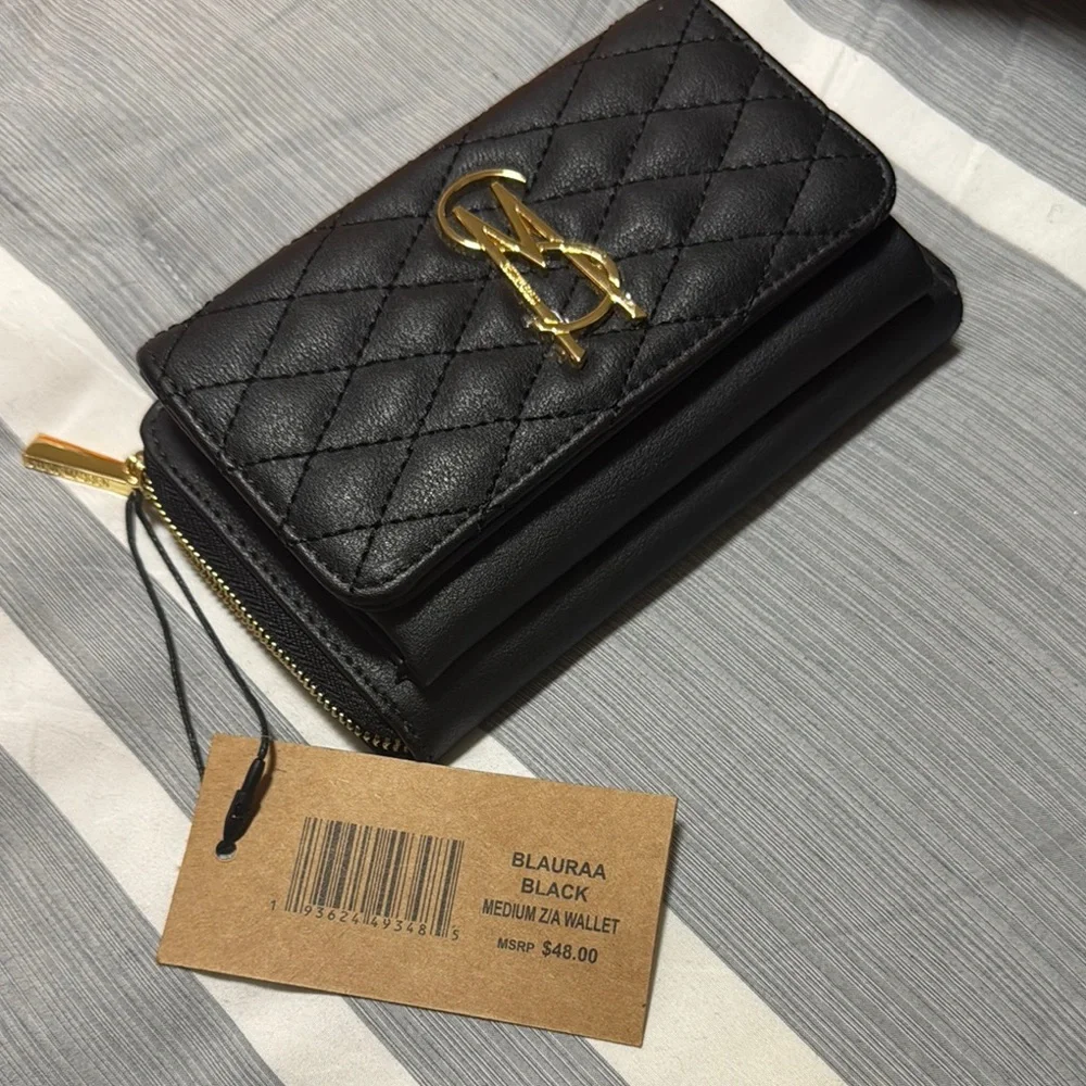 Steve Madden Black Quilted Wallet with Gold Logo - Picture 2 of 8